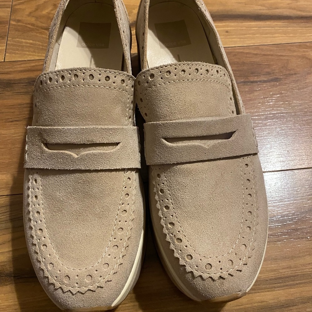 Dolce Vita Jetta platform loafer in tan or dune suede in women’s size 8.5
